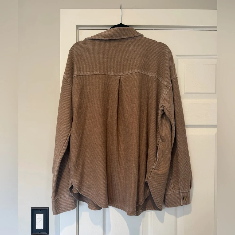 Women’s Tan/Brown Thread & Supply Button-Up Size L🤎